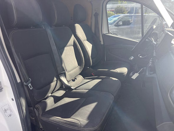 RENAULT Trafic Fg L1H1 2T8 2.0 Blue dCi 150ch Grand Confort - Miniature 11