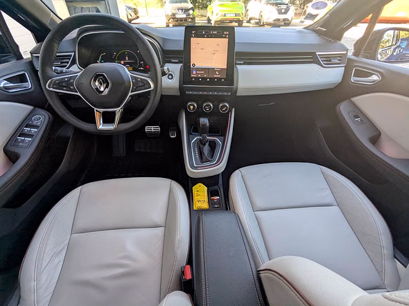 RENAULT Clio 1.6 E-Tech hybride 140ch Initiale Paris -21N - Vue 2