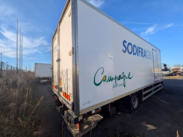 RENAULT TRUCKS Midlum 220 DXI Frigo 4x2 - Vue 4