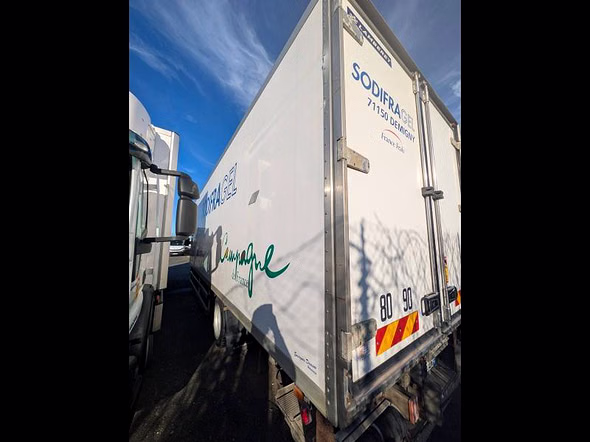 RENAULT TRUCKS Midlum 220 DXI Frigo 4x2 - Miniature 5