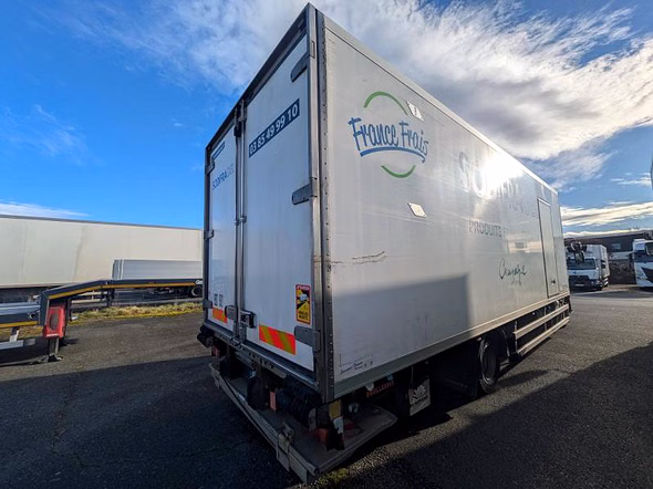 RENAULT TRUCKS D D 12 PORTEUR FRIGO (03/27) - Vue 4