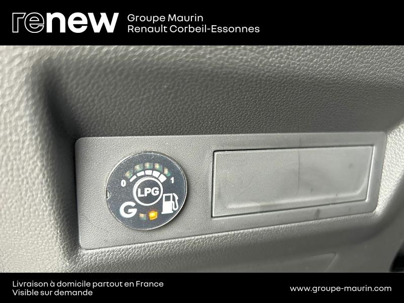 RENAULT Captur d’occasion à vendre à QUINCY-SOUS-SÉNART chez GGF - SAVY (Photo 14)