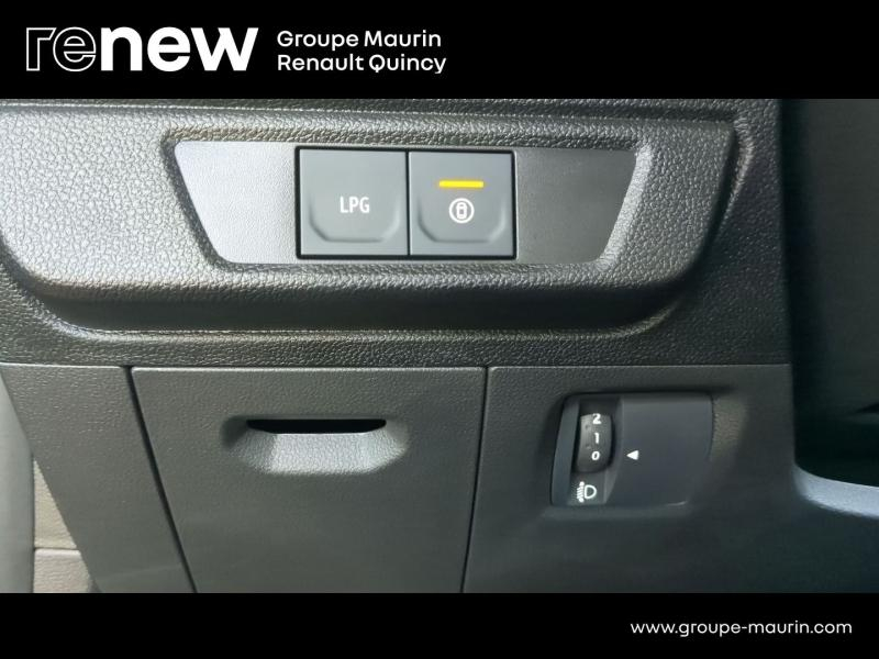 DACIA Sandero d’occasion à vendre à QUINCY-SOUS-SÉNART chez GGF - SAVY (Photo 14)