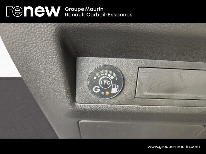 RENAULT Captur d’occasion à vendre à QUINCY-SOUS-SÉNART chez GGF - SAVY (Photo 19)